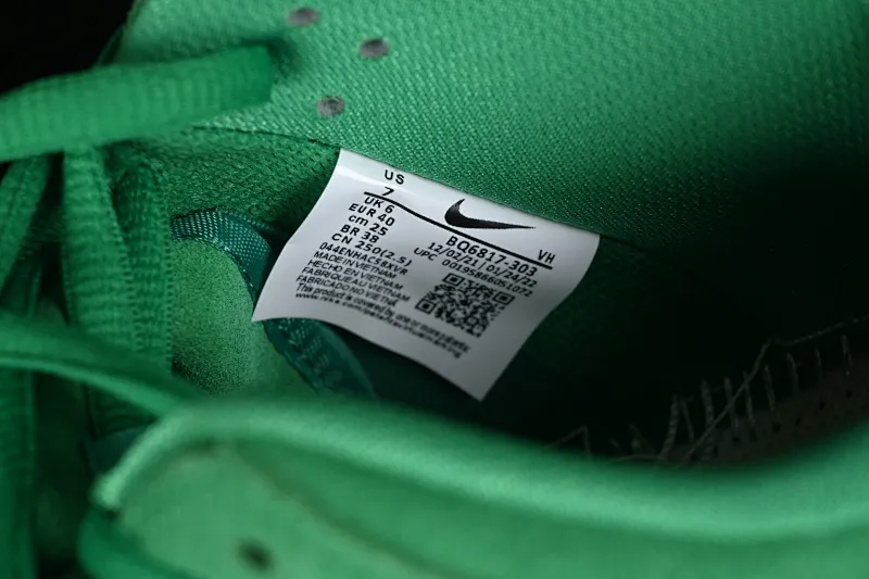 All categories Nk SB Dunk series Nk SB Dunk Low low-top sneakers Nk SB Dunk Low Pro green gold SB smashed backboard fashion casual sneakers BQ6817-303